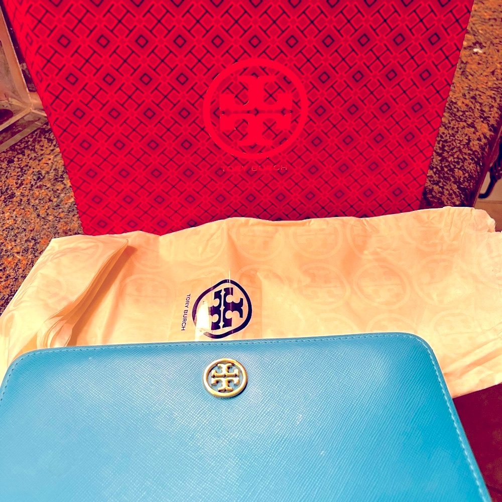 NWOT Beautiful Turquoise Long TORY BIRCH Authentic Wallet with stunning inside!